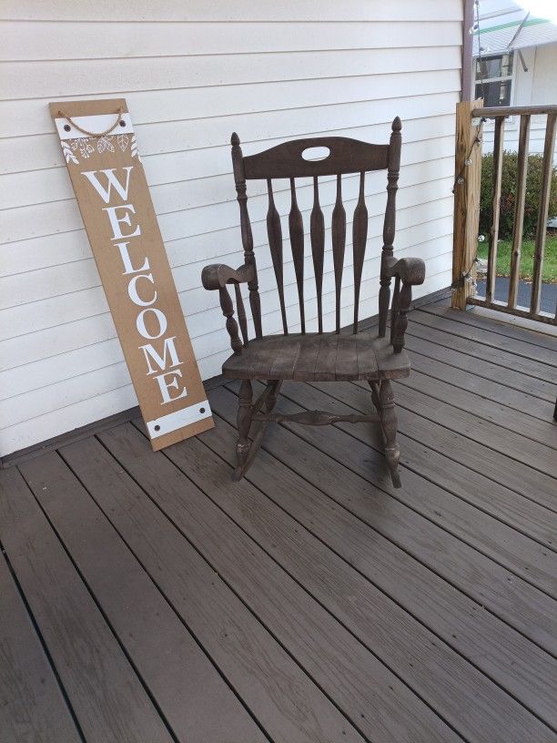 Wooden Rocking Chair 
