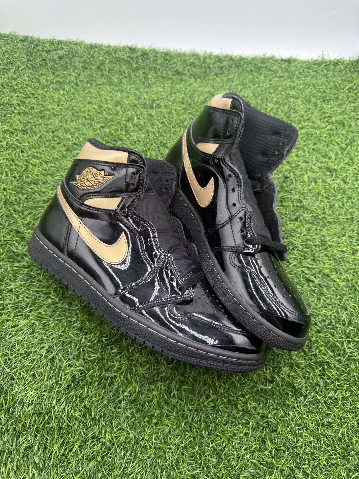 Jordan 1 “Metallic Gold” Size 9.5