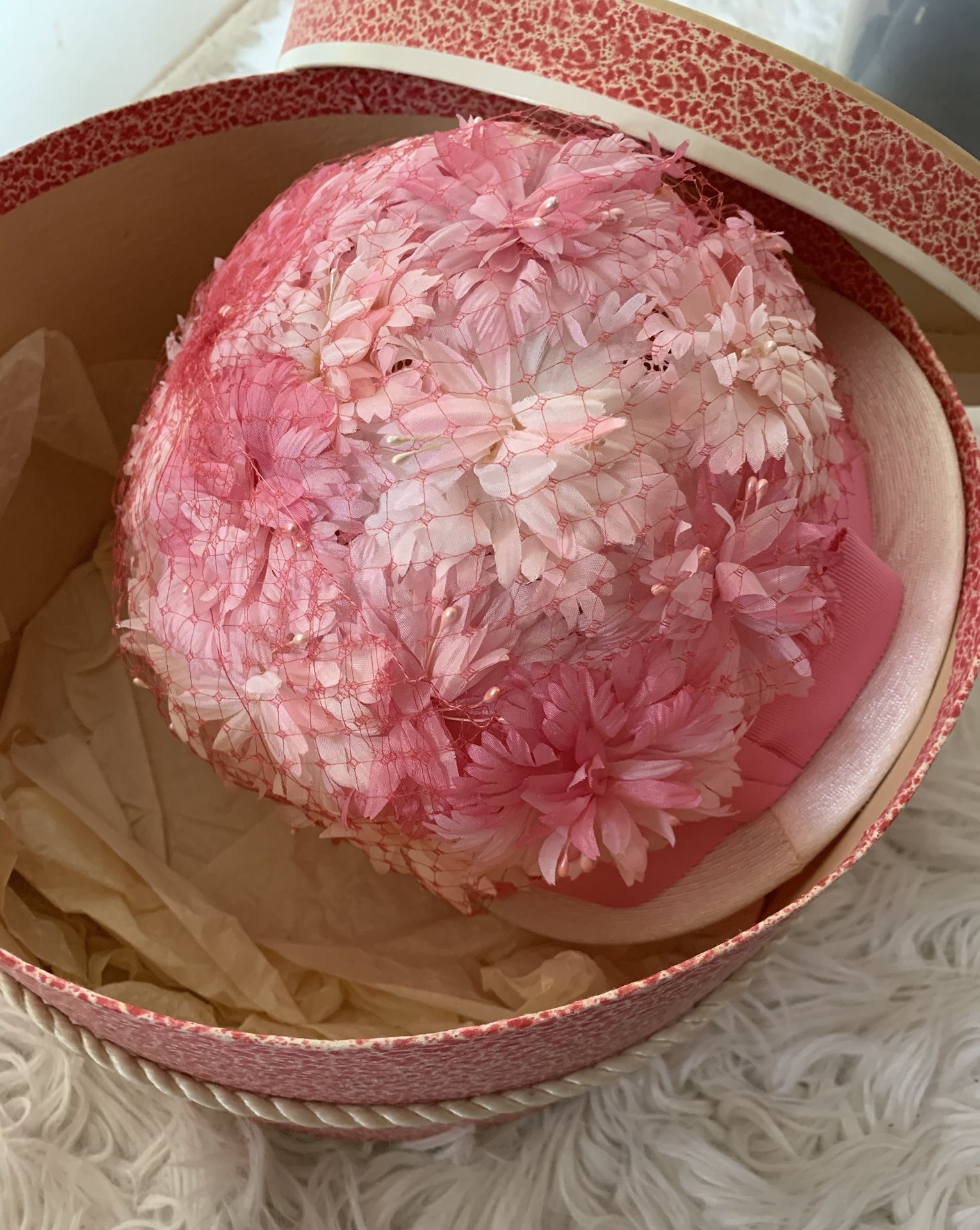 Pink and White Flower Hat With Hat Box