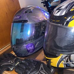 2 Motorcycle Helmets (M) And A Pair Of Gloves