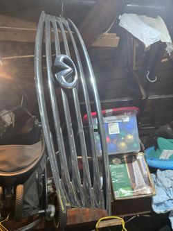 2008 Infiniti g37 OEM grill
