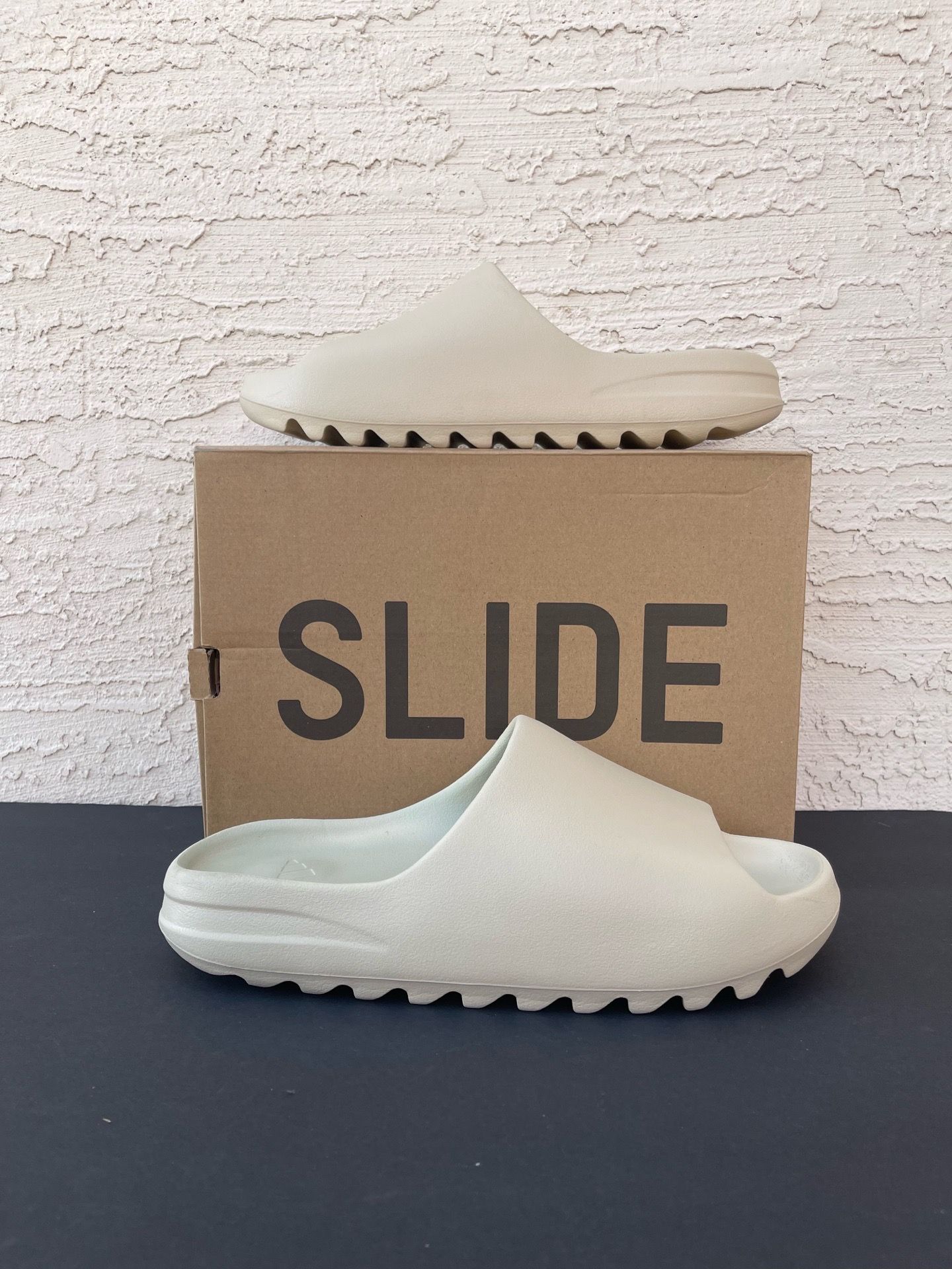 Yeezy Slides Bone