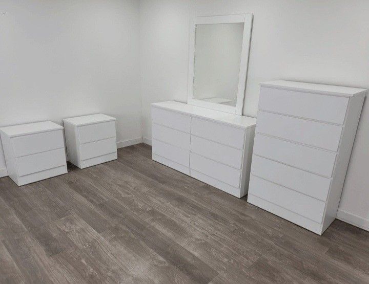 DRESSER WITH MIRROR, CHEST AND TWO NIGHSTANDS 