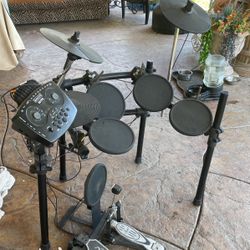 Electronic drum set