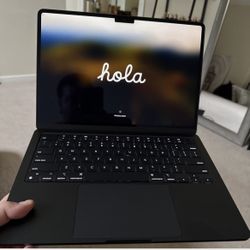 2022 MacBook Air M2, 16GB RAM, 8-Core CPU/GPU - Like New!