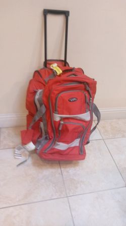 Olympia carry on Lugage with wheels. Excellent