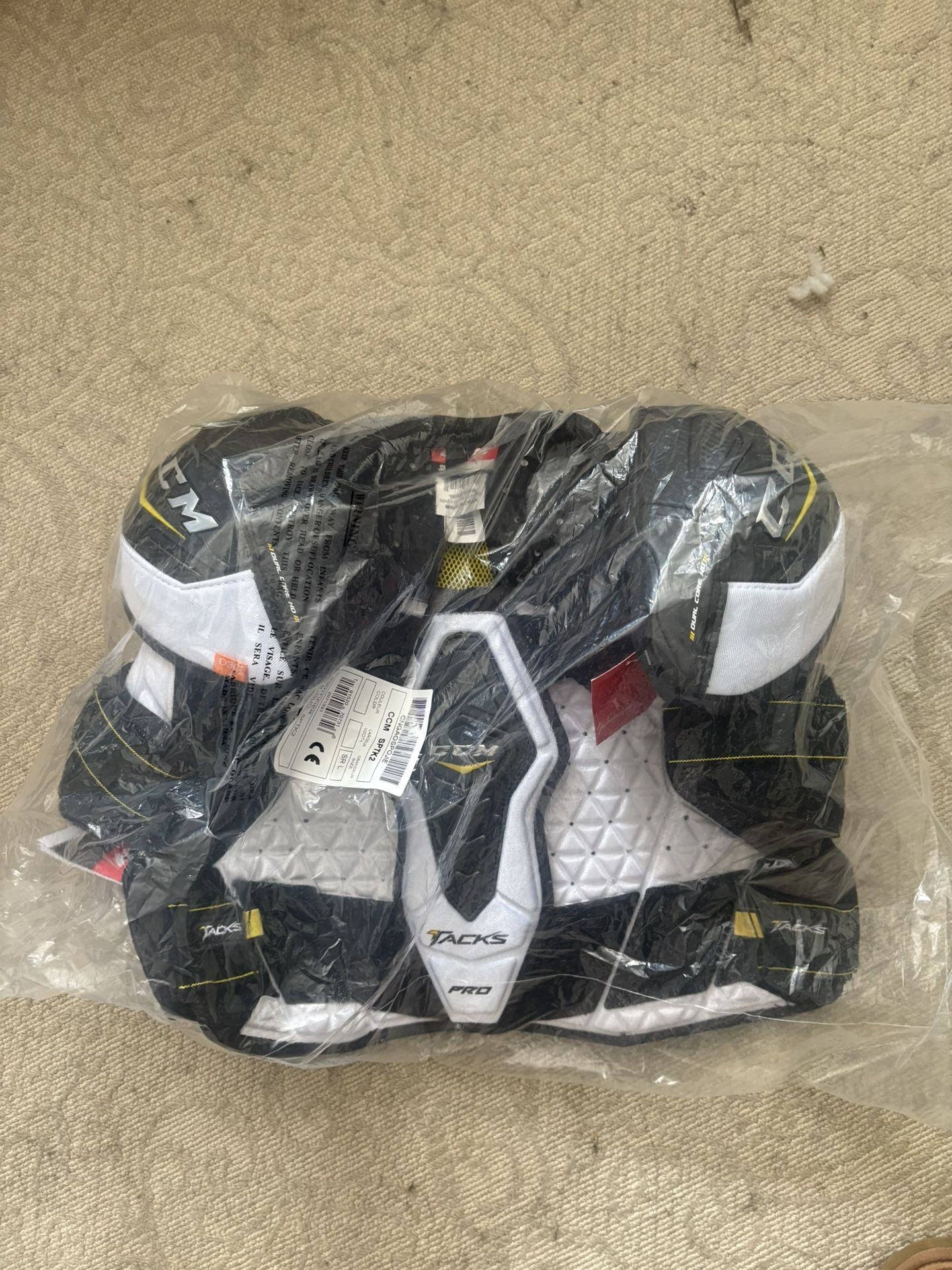 CCM Tacks Shoulder Pads Large