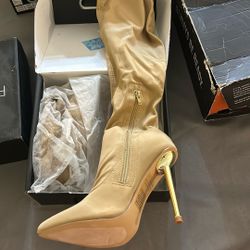 Knee High Women’s Fashion Nova Boots Size 7