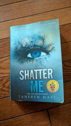 Shatter Me by Tahereh Mafi Paperback