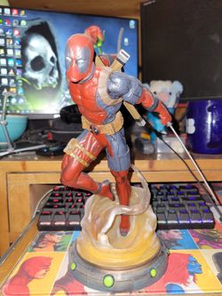 Diamond Select Deadpool Statue