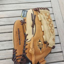 Easton Lefties Glove