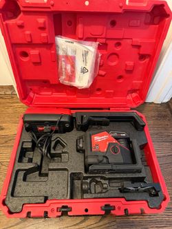 M12 12-Volt Lithium-Ion Cordless Green 250 ft. 3-Plane Laser Level Kit with One 4.0 Ah Battery, Charger and Case