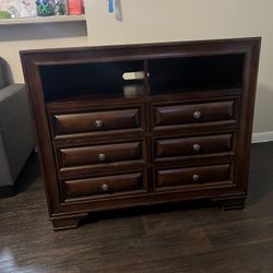 🚨 Solid Wood 6-Drawer TV Stand in Brown Cherry 🚨 ($120)