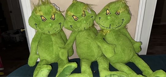 Grinch plush with blanket