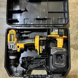 DeWalt Drill DCD920 XRP 14.4 V DW9118 Charger, 2 Batteries