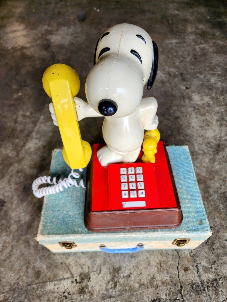 Vintage 1976 Snoopy and Woodstock Phone