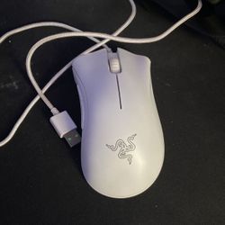 Gaming mouse razor (SWIPE UP TO MAKE OFFERS!!)