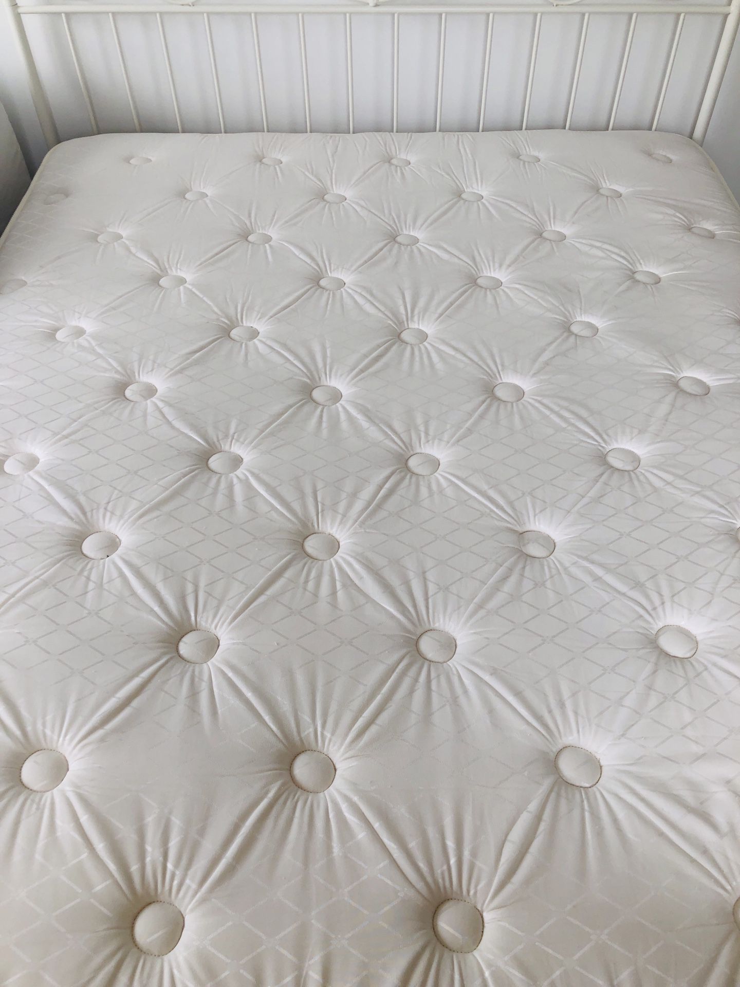 Like-new queen mattress