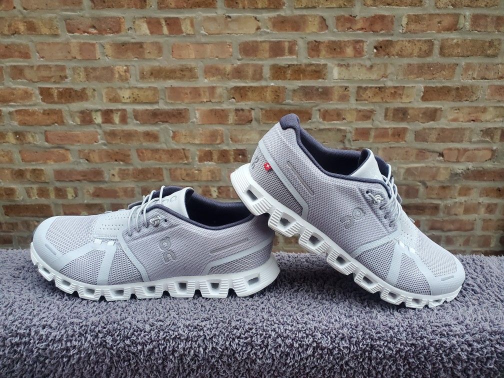 On Cloud 5 Men US Size 8 Glacier White/ Gray Color Like New Condition 