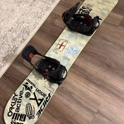 Forum Recon 153 Cm Snowboard Technine Bindings Snow Board