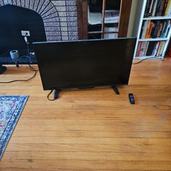 Insignia 39" LED Smart TV - Roku