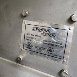 MAQUINA, PARA CORTAR CARNE Y GUESO,SEMINUEVA, SOLO SE USO ,2 VECES ,PIDO ,4000 A MEJOR OFERTA