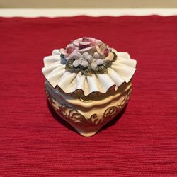 Vintage Heart-shaped Porcelain Trinket Or Dresser Box W/Floral Design