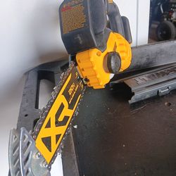 DEWALT
20V MAX 8 in. Brushless Cordless Battery Powered Pruning Chainsaw (Tool Only)