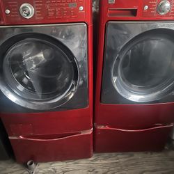 LG gas washer and dryer with a three-month warranty in good condition. Free delivery in the Oakland area. Outside the Oakland area, a small fee applie