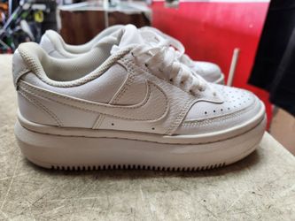 Nike court women size 6