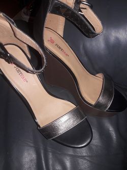 JustFab wedge shoes size 8