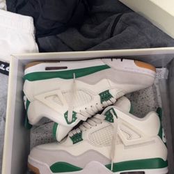 Jordan 4 Pine Greens 