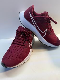 Tennis shoes