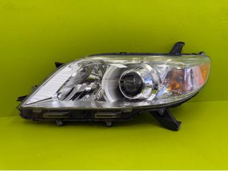 2011 - 2020 TOYOTA SIENNA LEFT DRIVER SIDE HALOGEN HEADLIGHT OEM