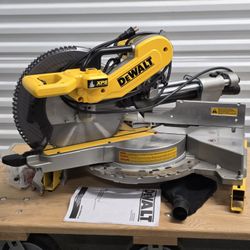 Dewalt 12" Miter Saw Dual Bevel. Excellent Condition. DWS780  Made in Taiwan. 3 Blades Price is Firm ! Pick up in Burien. Yes, Available 