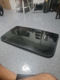 Sunroof Glass / OEM Nissan Rogue