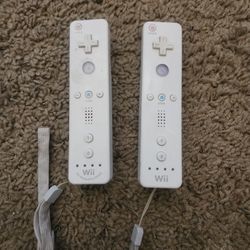 Nintendo Wii Motion Controllers 