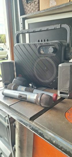 VEGUE BLUETOOTH RADIO WIHT 2 SONY SPEAKERS AND TWO MICROPHONE