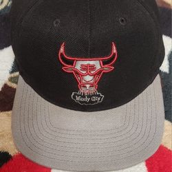 CHICAGO BULLS NBA MITCHELL & NESS DYNASTY BLACK GREY FITTED MENS HAT 