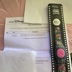 MagicBand Stitch Crashes Disney 