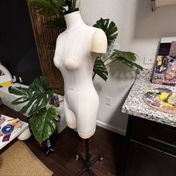 Sewing mannequin female