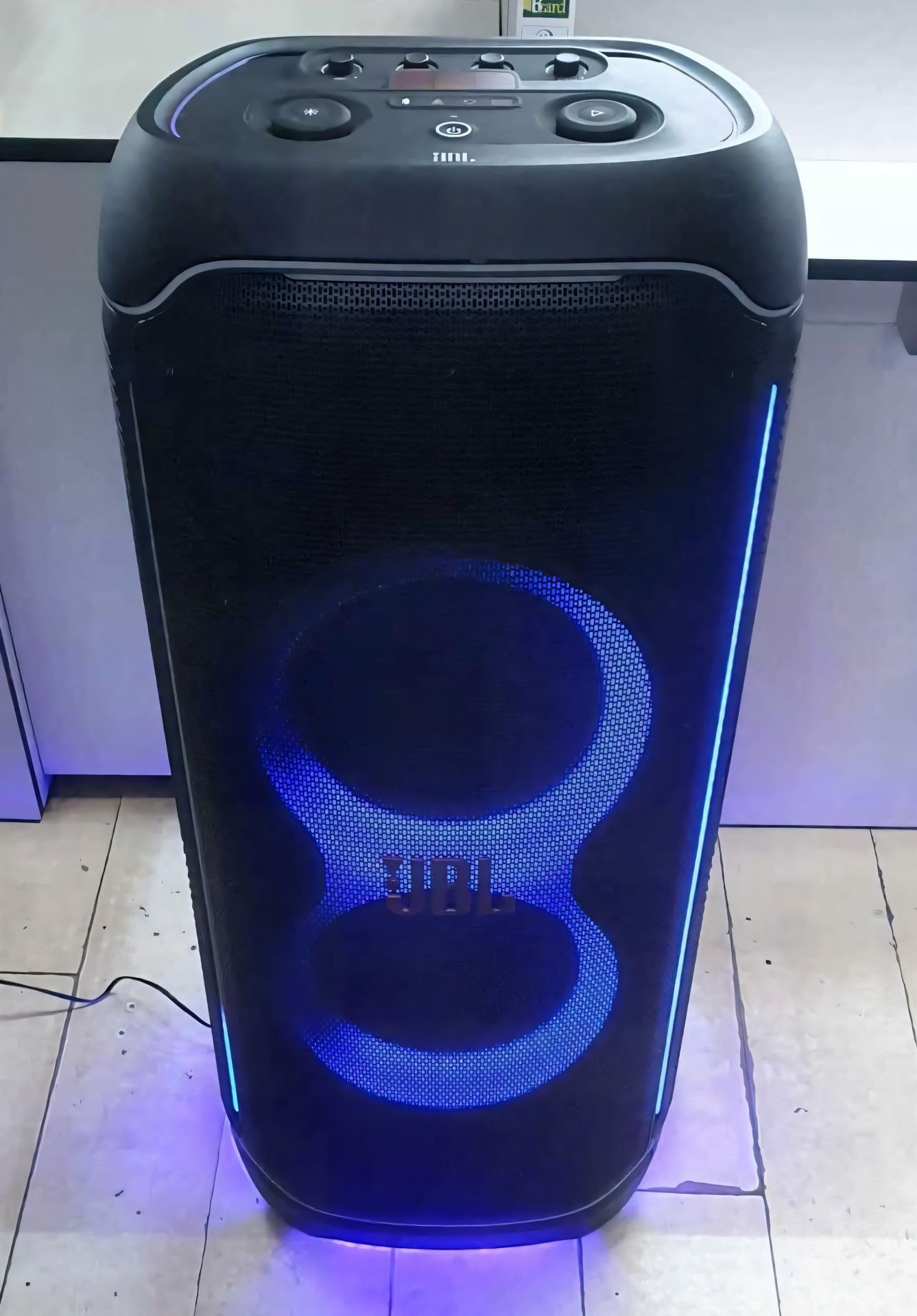 Mint Condition - JBL PartyBox Ultimate 1100W — MASSIVE Bass,, Party Speaker - Best Price Out ! 