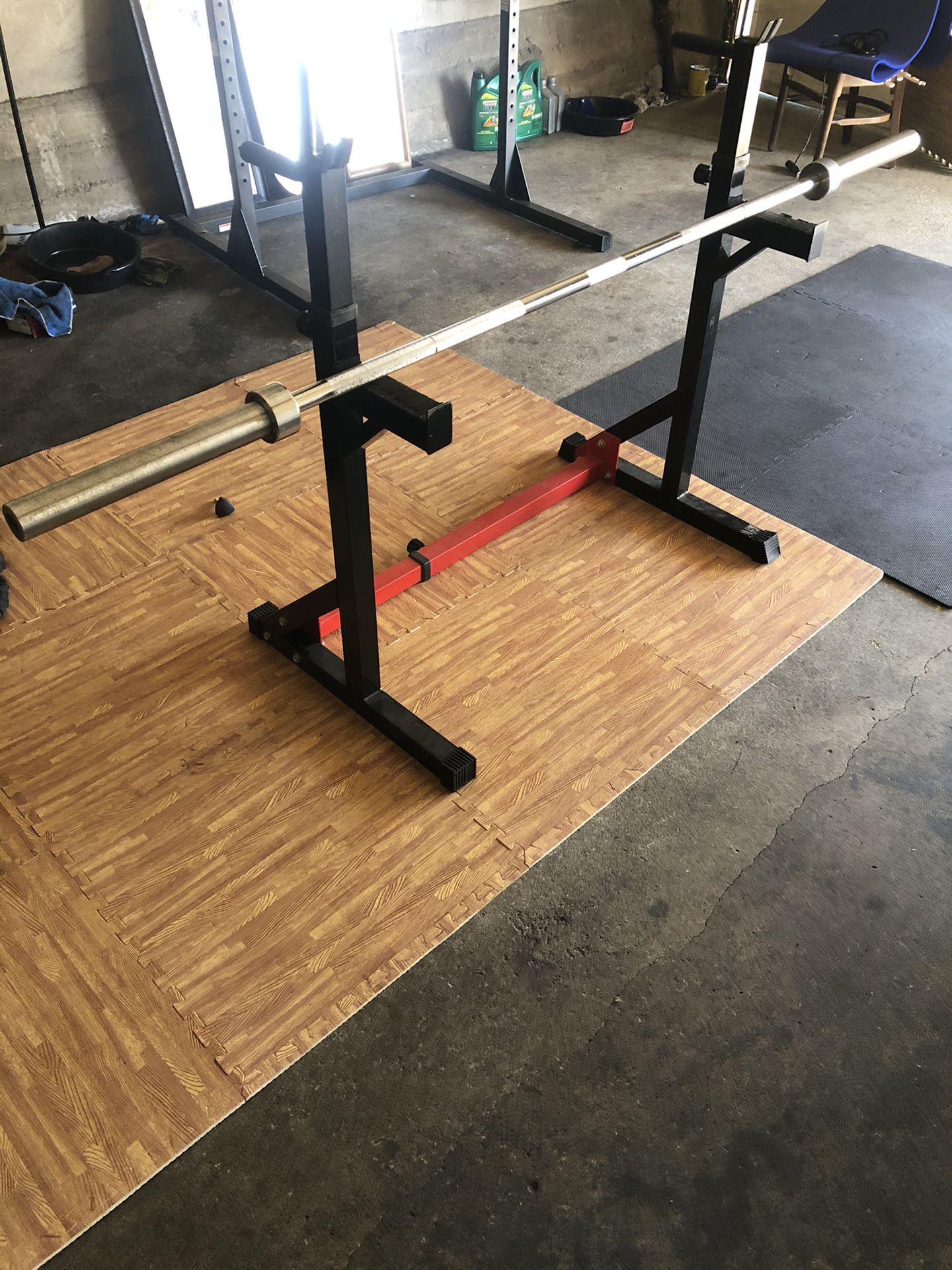adjustable squat rack (( NO BAR))