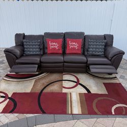 Natuzzi 🔥. Leather ,4-seater reclining sofa in great condition. Delivery available for an additional cost.