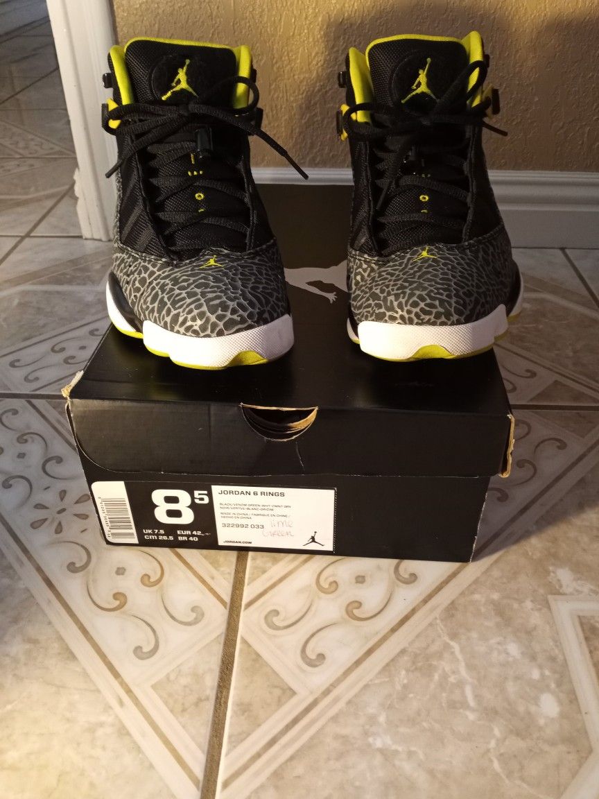 JORDAN RINGS SIZE 81/2 MAN COLOR BLACK/VENOM GREEN _WHT CMNT GRY