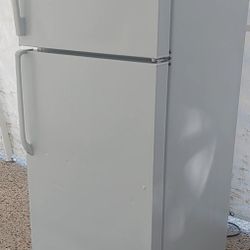 GE  REFRIGERATOR