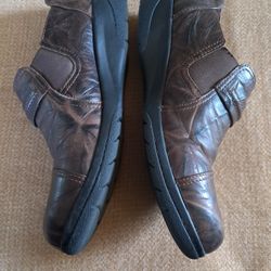 Women's Leather Clark's. Size 9