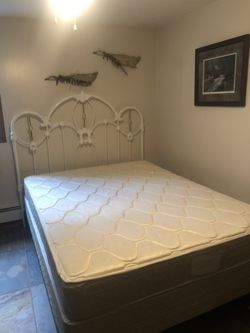 REDUCING -Queen white iron bed frame