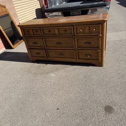  🌹BEAUTIFUL VINTAGE DIXIE BRAND BEDROOM SET:   DRESSER/9 DRAWER, CHEST/5 DRAWER,  NIGHTSTAND, MIRROR INCLUDED🌹