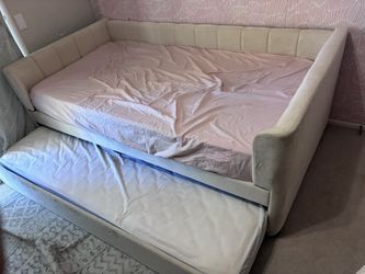 Day bed new